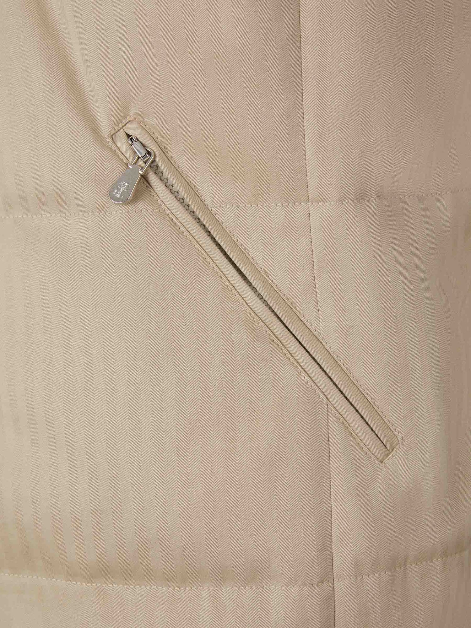 Brunello Cucinelli Chaleco Acolchado Plumón color Beis sku 544-000482 01 - Foto 4