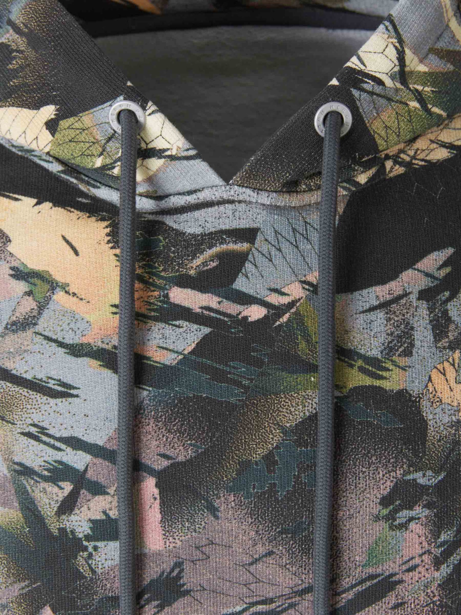 Heron Preston Sudadera Capucha Camo color Verde Militar sku 545-000903 01 - Foto 3