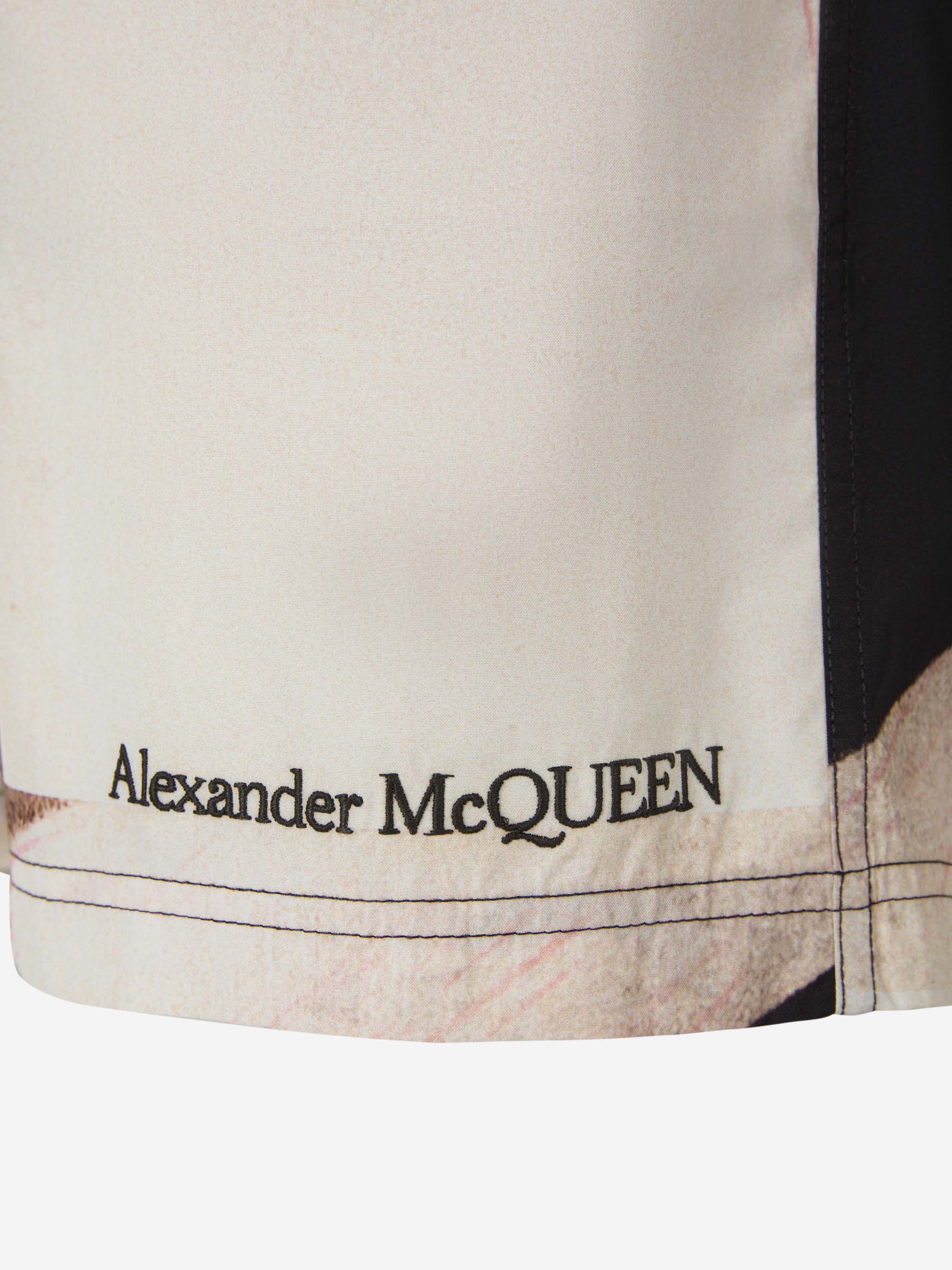 Alexander McQueen Bañador Brushstroke Logo color Marfil sku 561-001236 01 - Foto 5