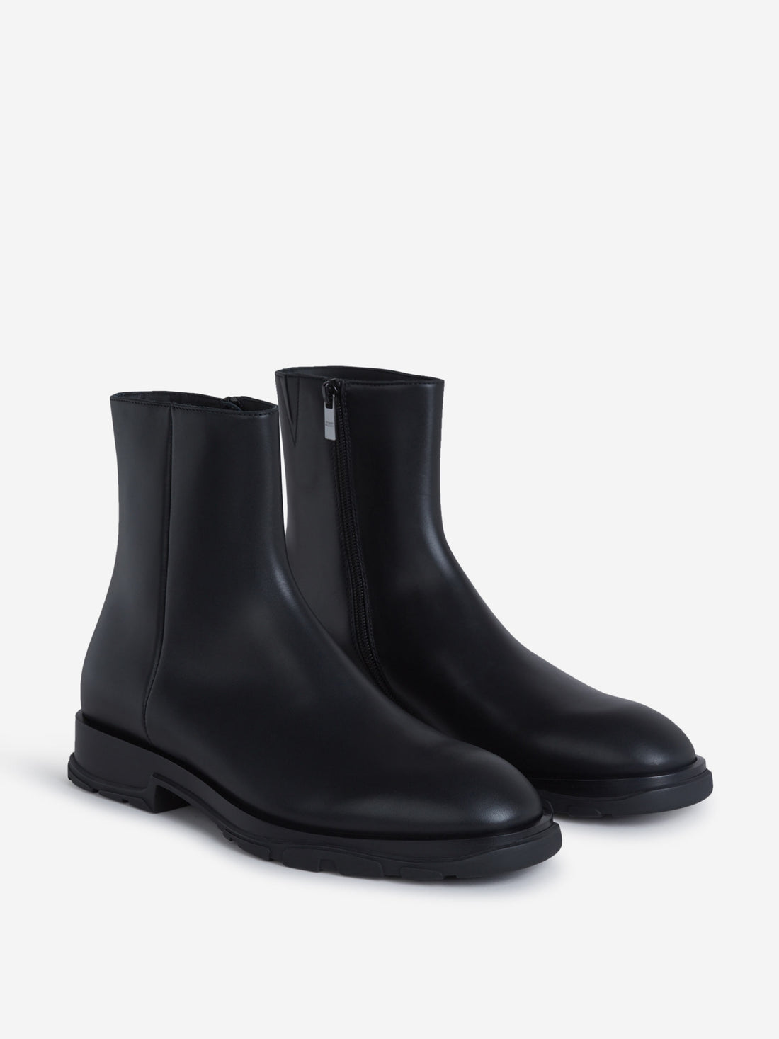 Alexander McQueen Botas Slim Tread color Negro sku 611-003884 01 - Foto 2