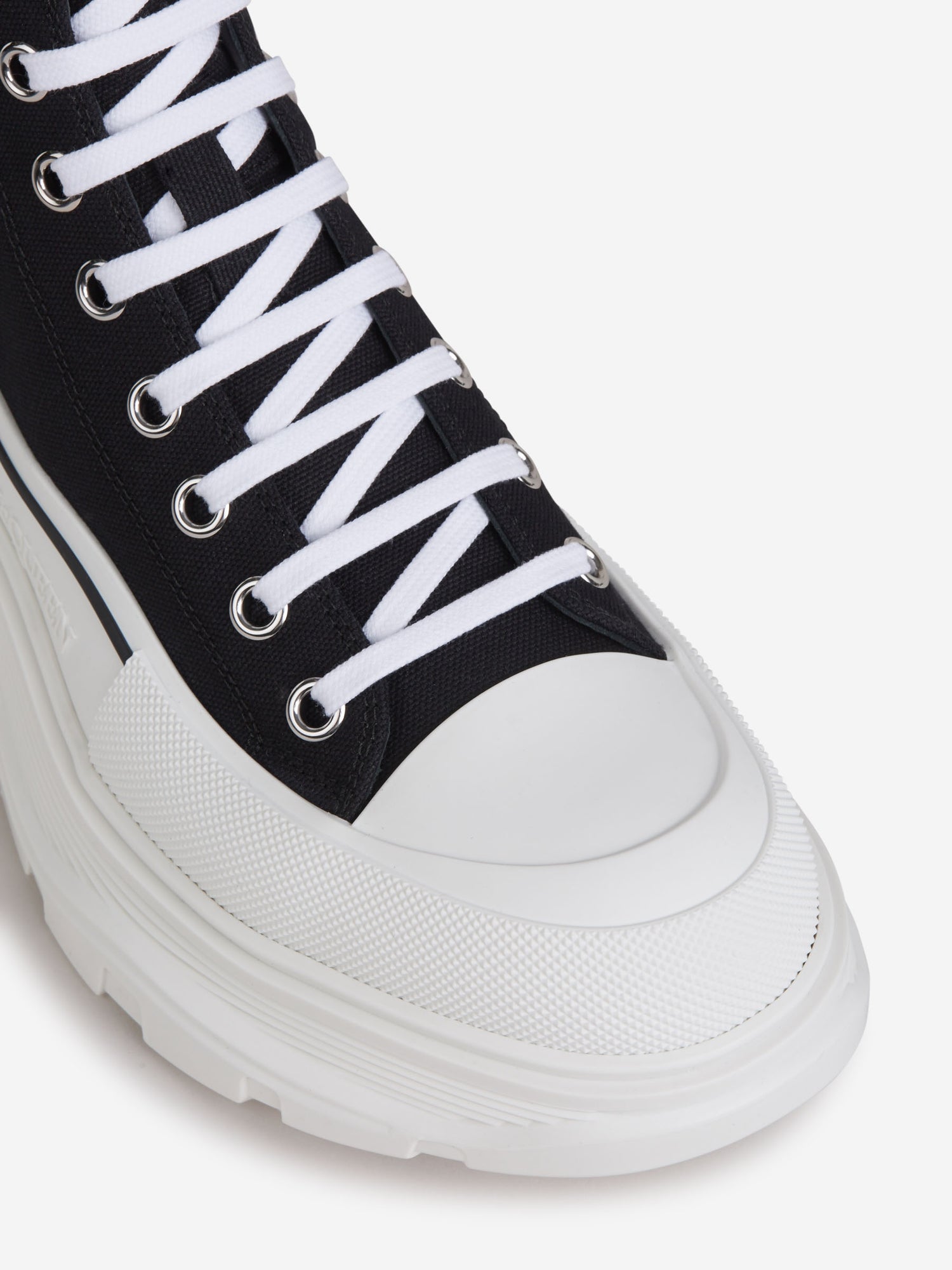 Alexander McQueen Sneakers Tread Slick Altas color Negro sku 611-003957 01 - Foto 4