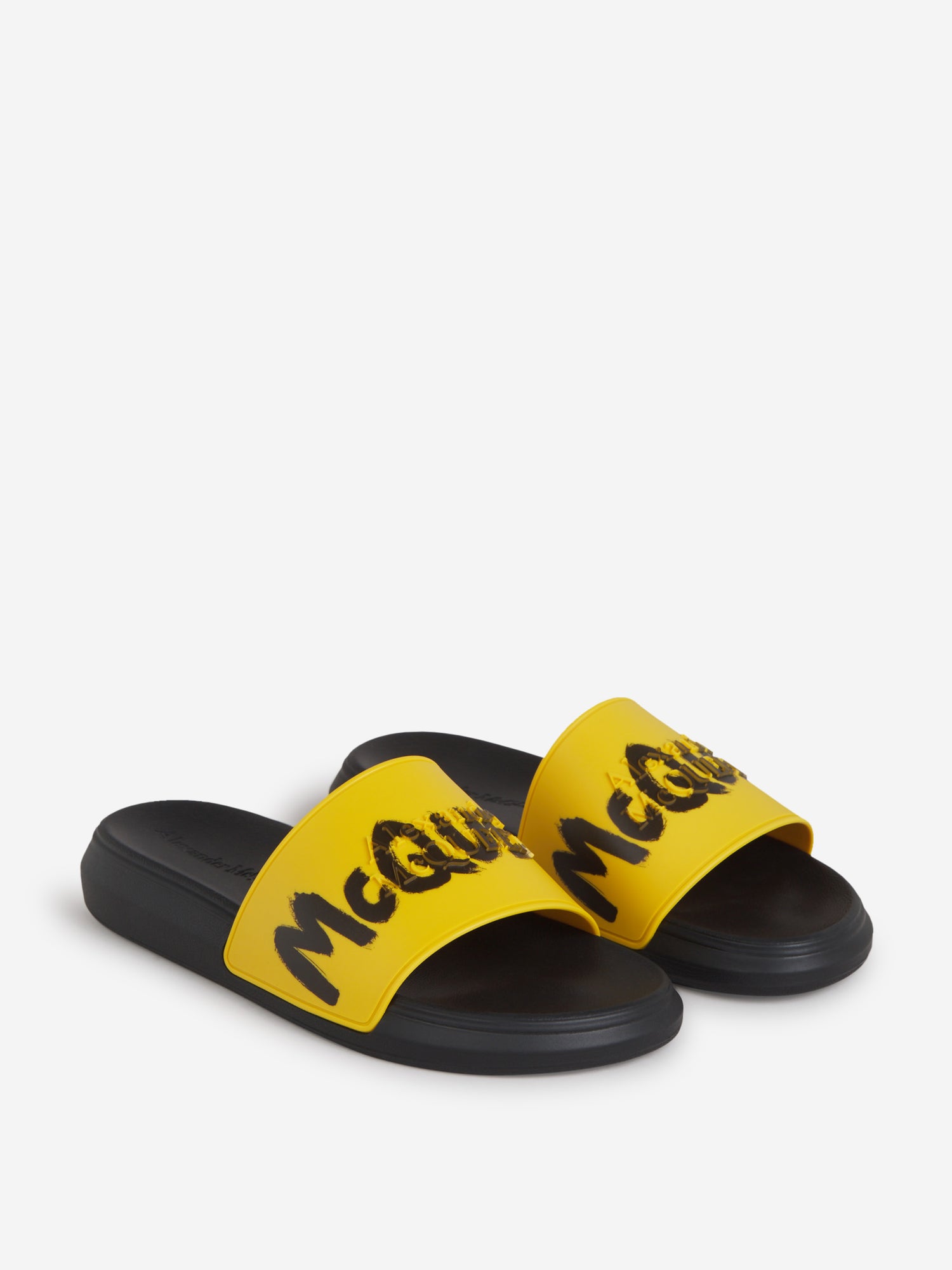 Alexander McQueen Sandalias Logo Graffiti color Amarillo sku 613-000394 01 - Foto 2