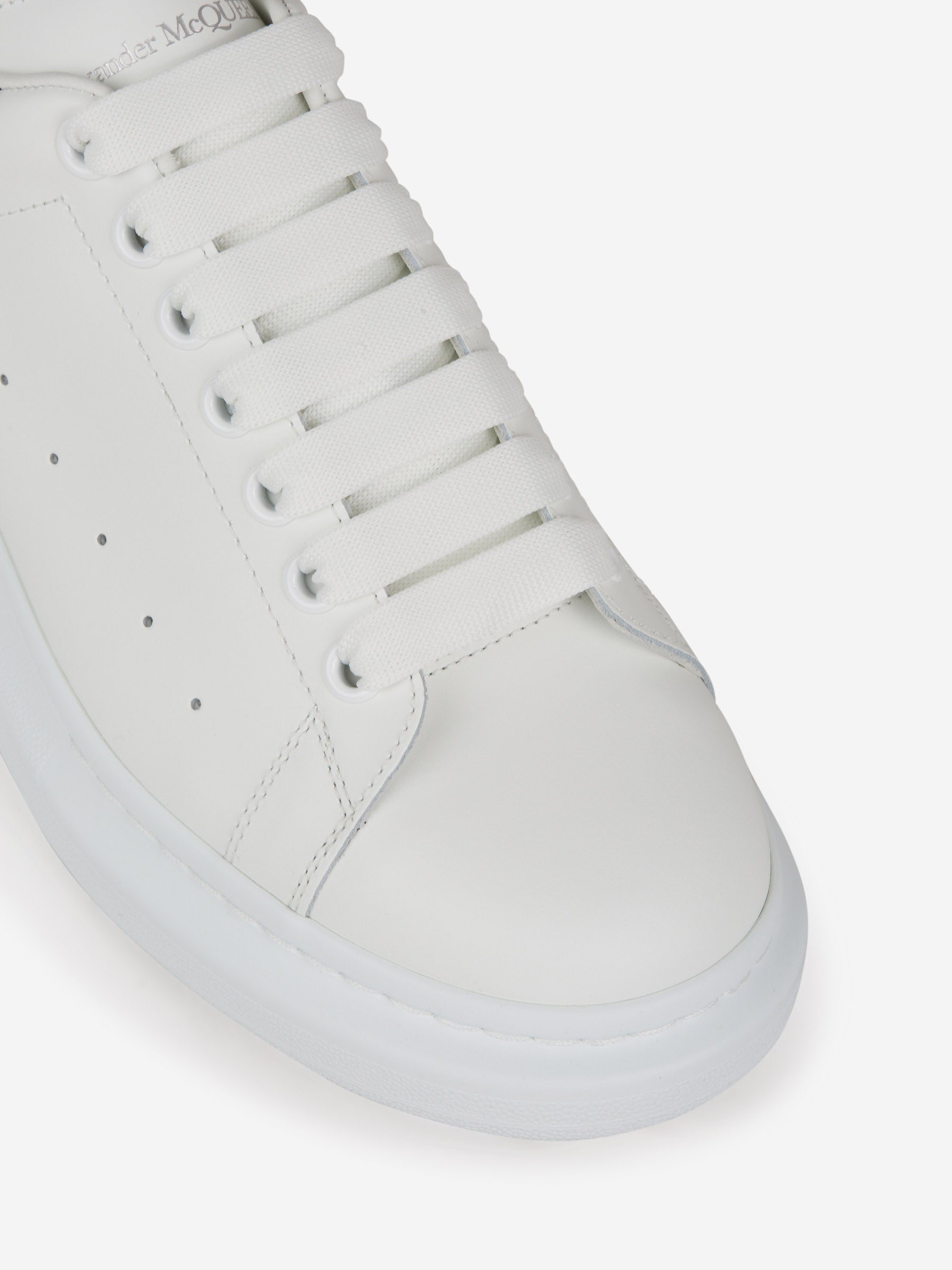Alexander McQueen Sneakers Oversized Cristales color Negro sku 616-002199 01 - Foto 4