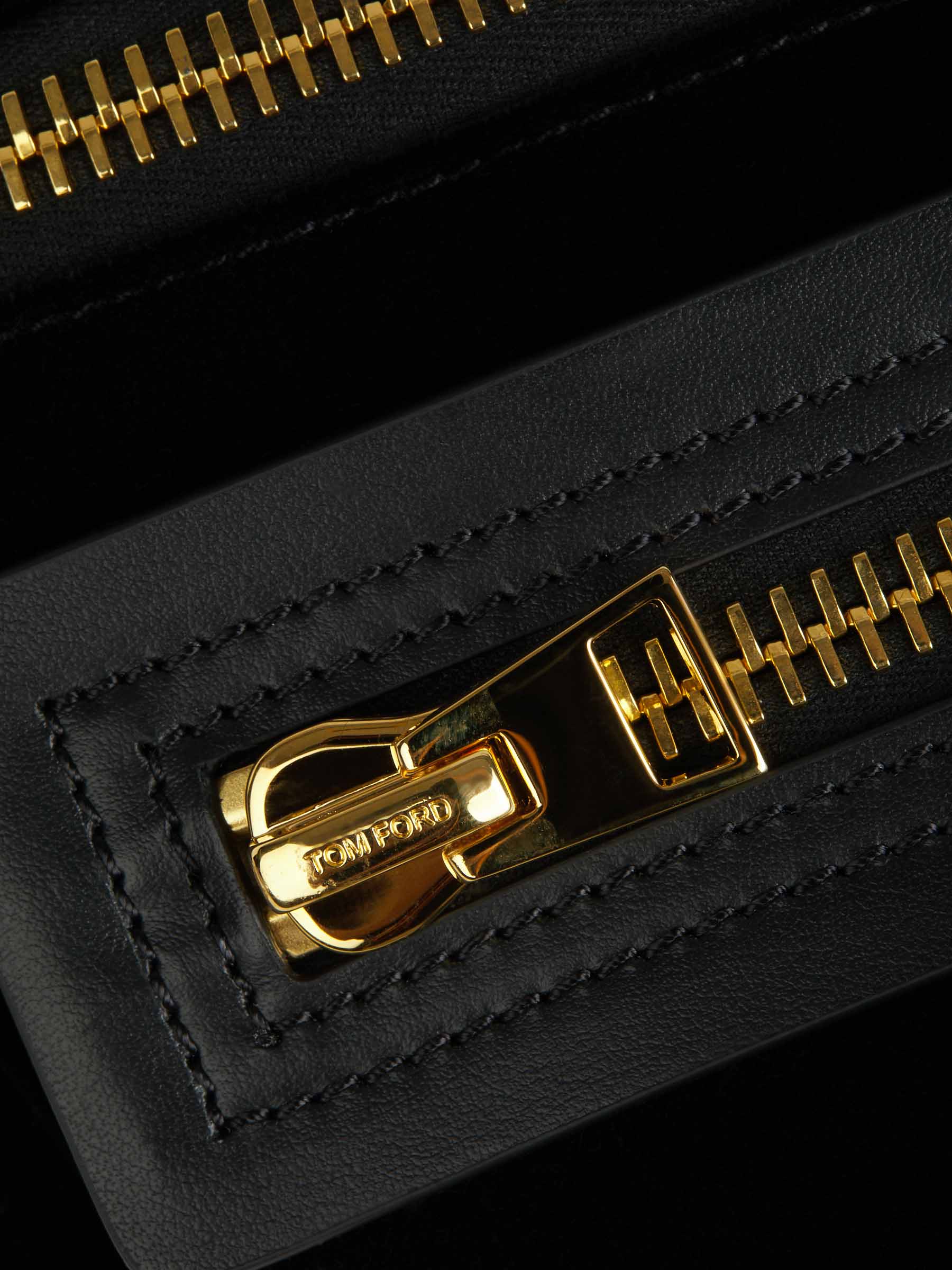 Outlet online Tom Ford Hombre Riñonera Terciopelo Contraste color Negro sku 692-001437 01 - Foto 5