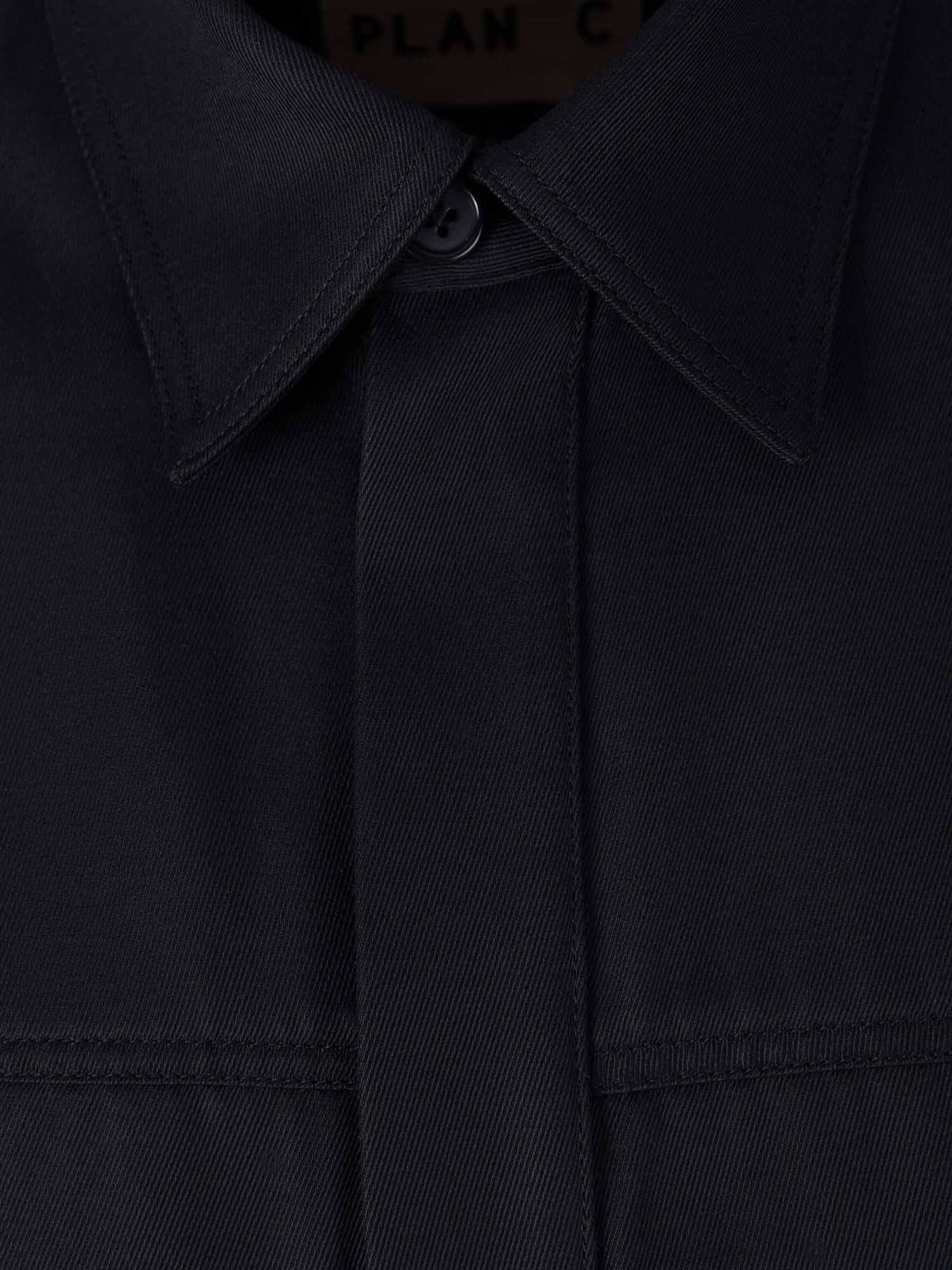 Plan C Camisa Oversize Detalle Bolsillos color Negro sku 701-001797 00 - Foto 3