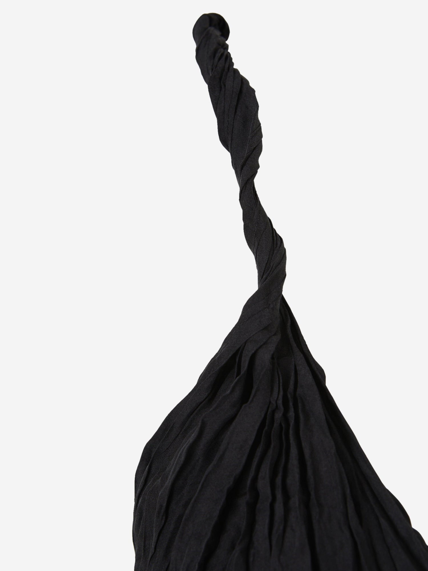 Totême Top Seda Texturizada color Negro sku 703-002041 01 - Foto 4