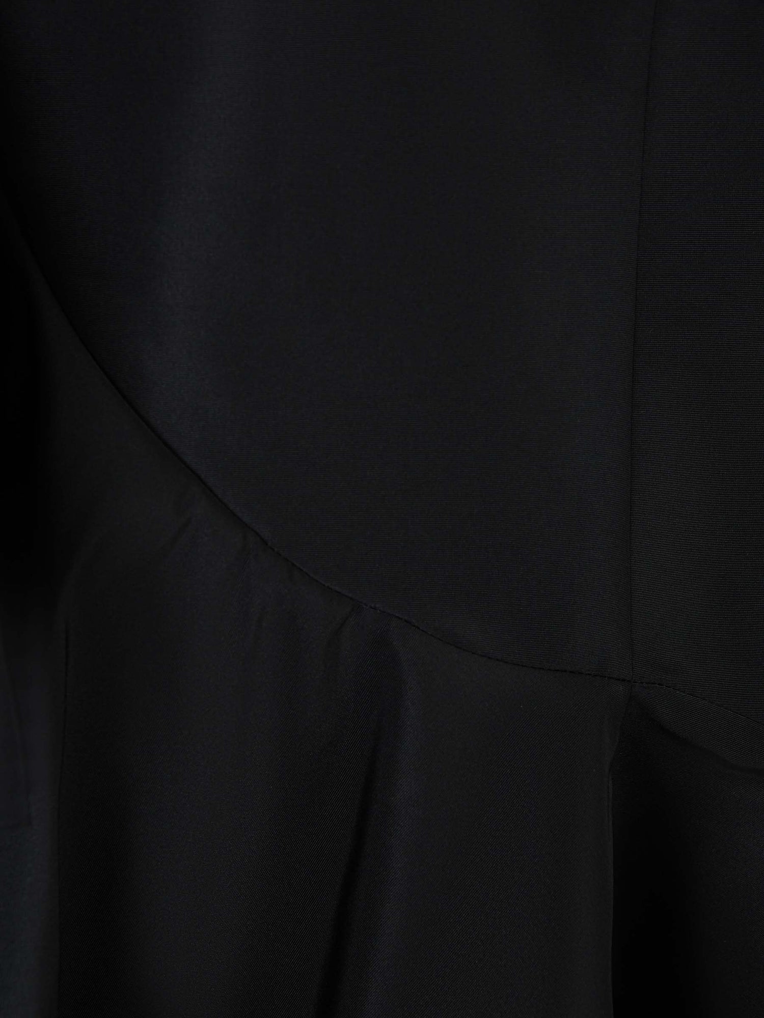 Alexander McQueen Falda Midi Asimétrica color Negro sku 750-001383 01 - Foto 3