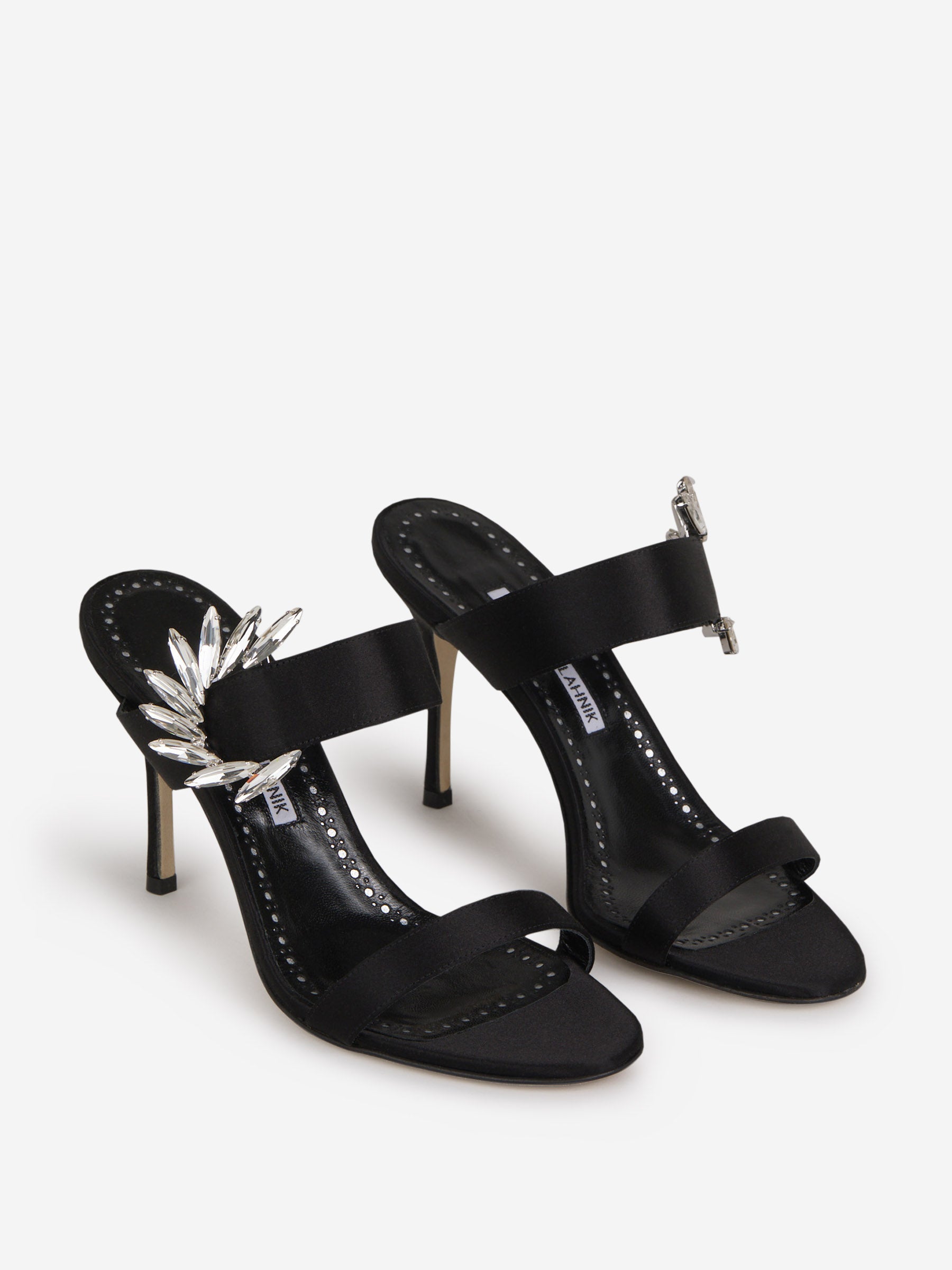 Manolo Blahnik Sandalias Chivela Satén color Negro sku 800-004925 00 - Foto 2