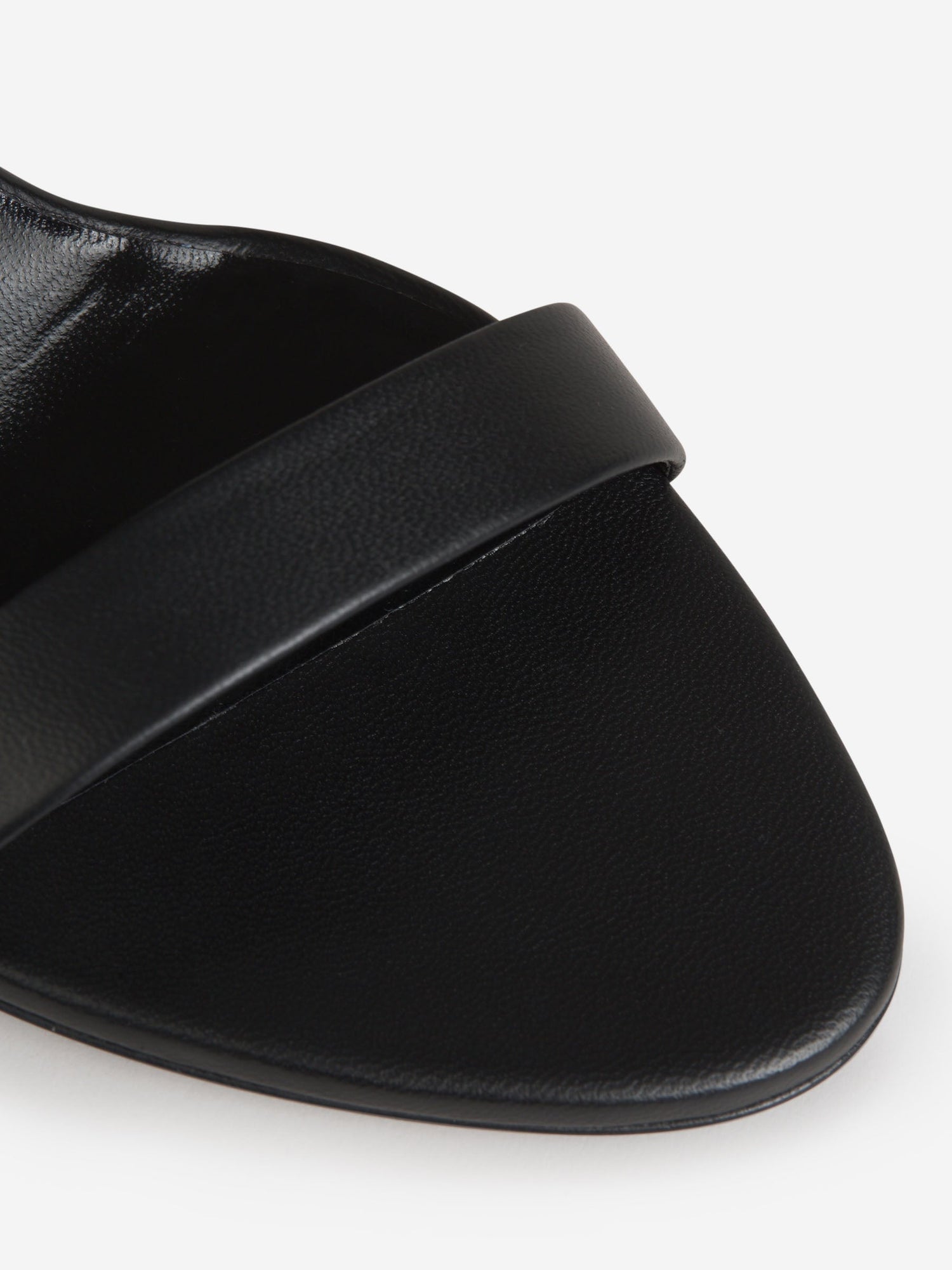 Outlet online The Row Mujer Sandalias Tiras Piel color Negro sku 800-004958 01 - Foto 3