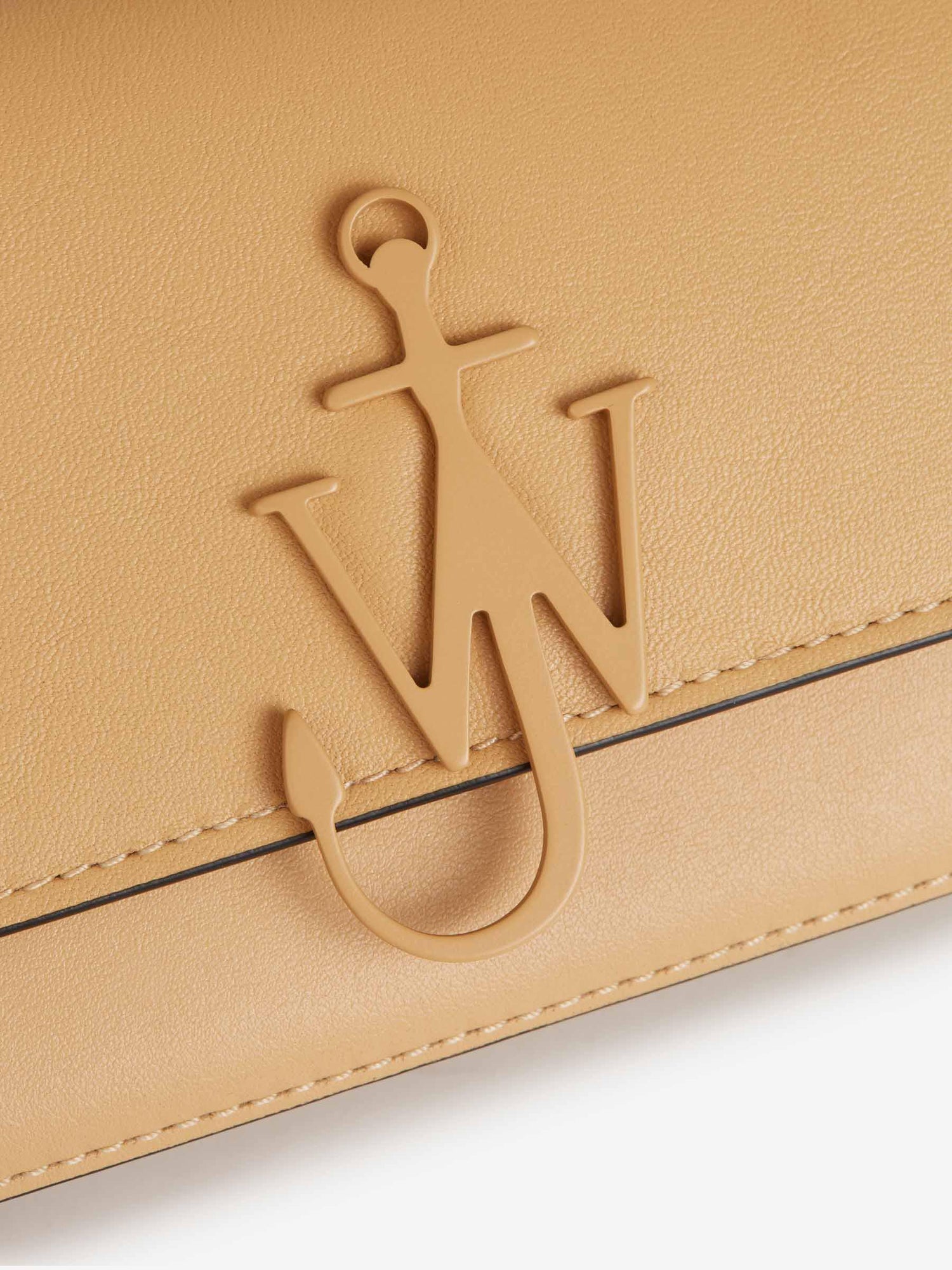 JW Anderson Bolso Ancla Baguette color Beis sku 810-006835 01 - Foto 5