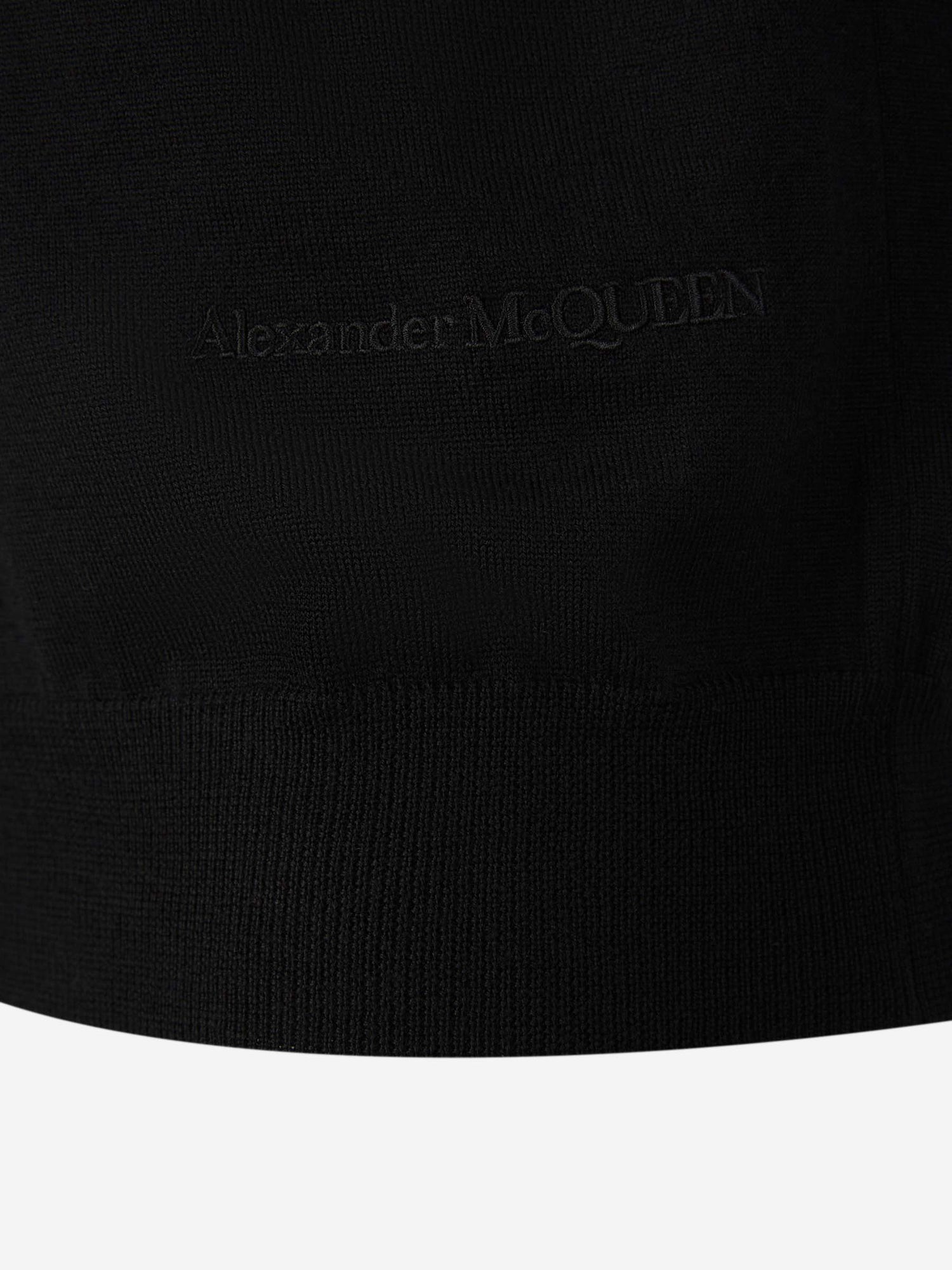 Outlet online Alexander McQueen Hombre Polo Punto Lana color Negro sku 552-001435 01 - Foto 4