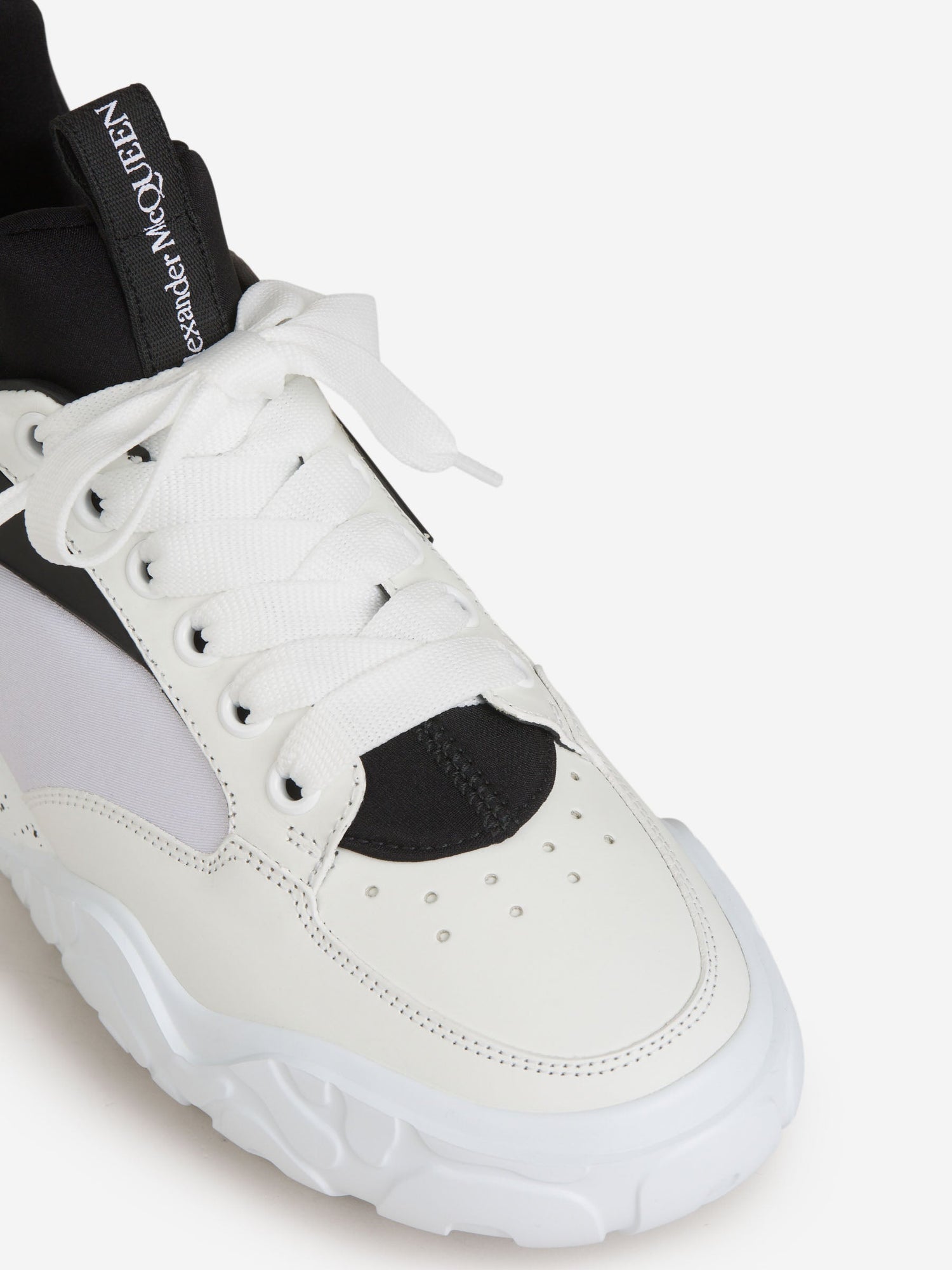 Outlet online Alexander McQueen Hombre Sneakers New Court Eco color Blanco sku 616-002636 01 - Foto 5